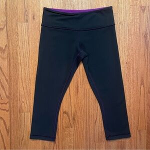 Lululemon Crop Black / Ultra Violet Reversible Leggings size 8